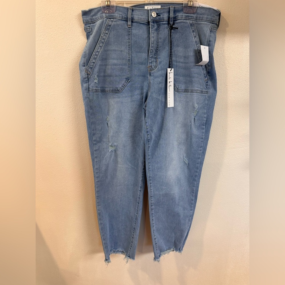 NWT Nicole Miller Light Wash Boyfriend Jeans with Distressed Hem